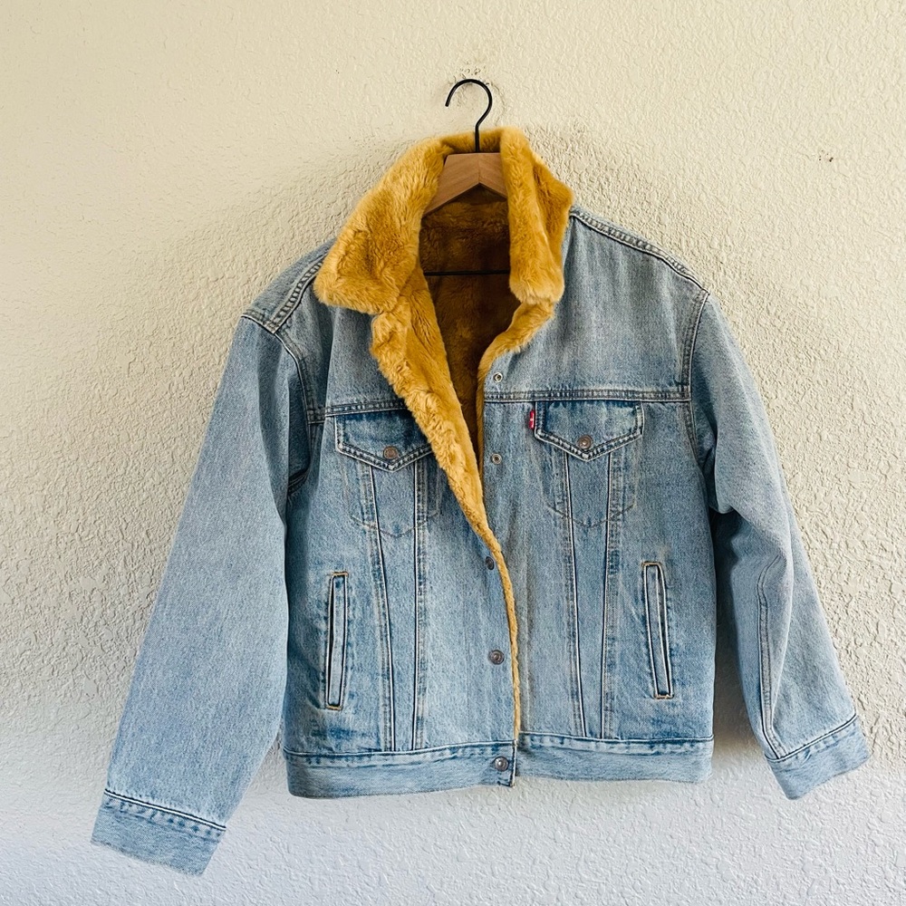 Levi's Light Blue Jean Jacket with Faux Fur Lining Size M